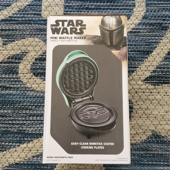 Star Wars mini waffle maker, NIB, never used - Picture 2 of 4